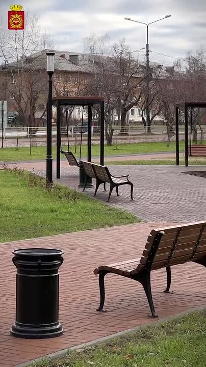 Владислав Пинаев: С огорчением сообщаю: новый сквер на Ленинградском проспекте, который мы недавно открыли для комфортного отдыха горожан, уже пострадал от рук вандалов — некоторые элементы благоустройства повреждены