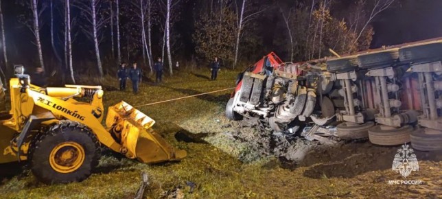 Шесть человек погибли, двое пострадали в результате ДТП с грузовиком со щебнем в Орловской области — МЧС по региону