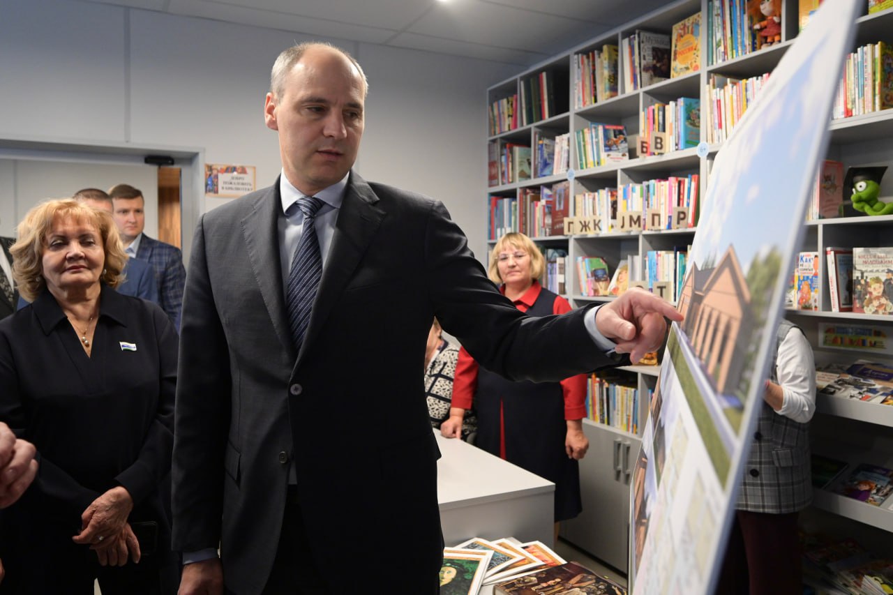 Денис Паслер открыл первый в Свердловской области модульный Дом культуры в сельской территории