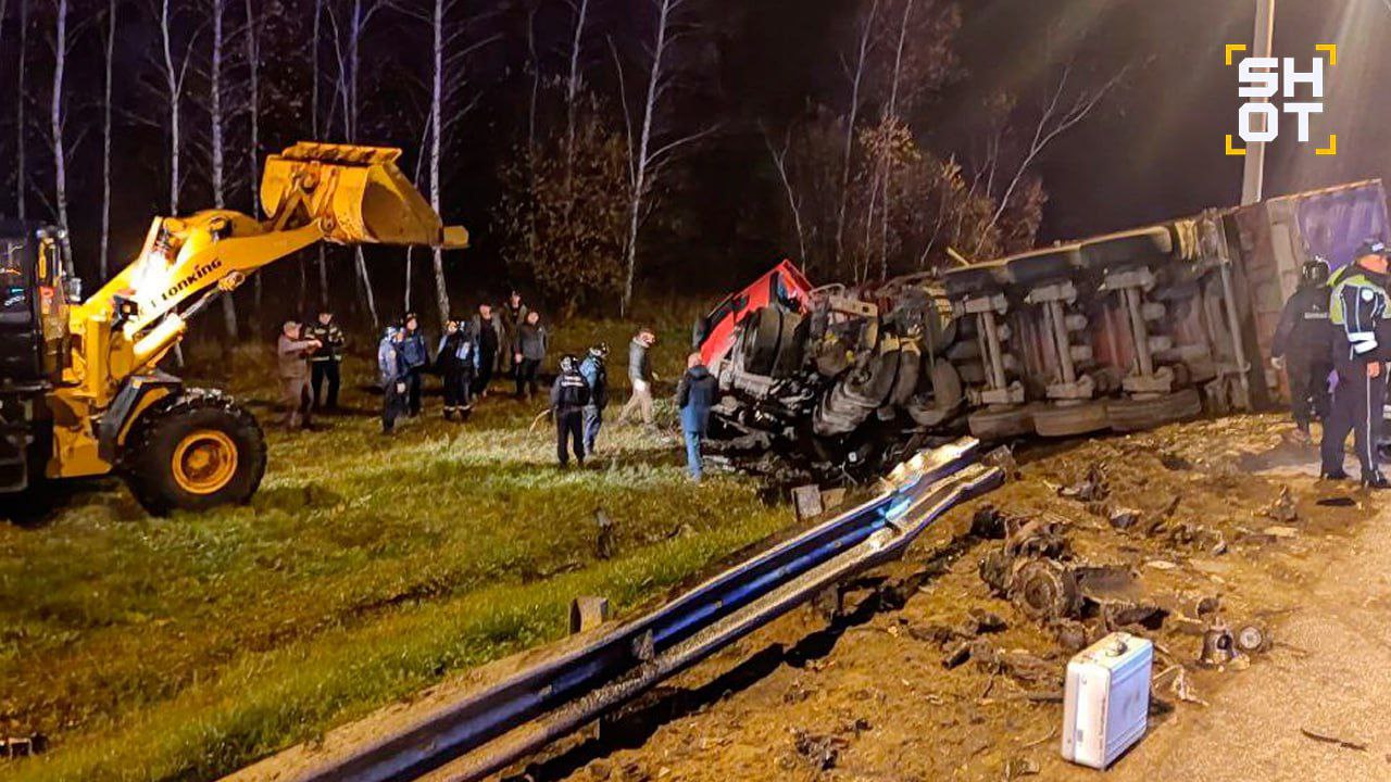 6 человек погибли и ещ двое пострадали в результате жсткой автомобильной аварии в Орловской области 6 человек погибли и ещ двое пострадали в результате жсткой автомобильной аварии в Орловской области