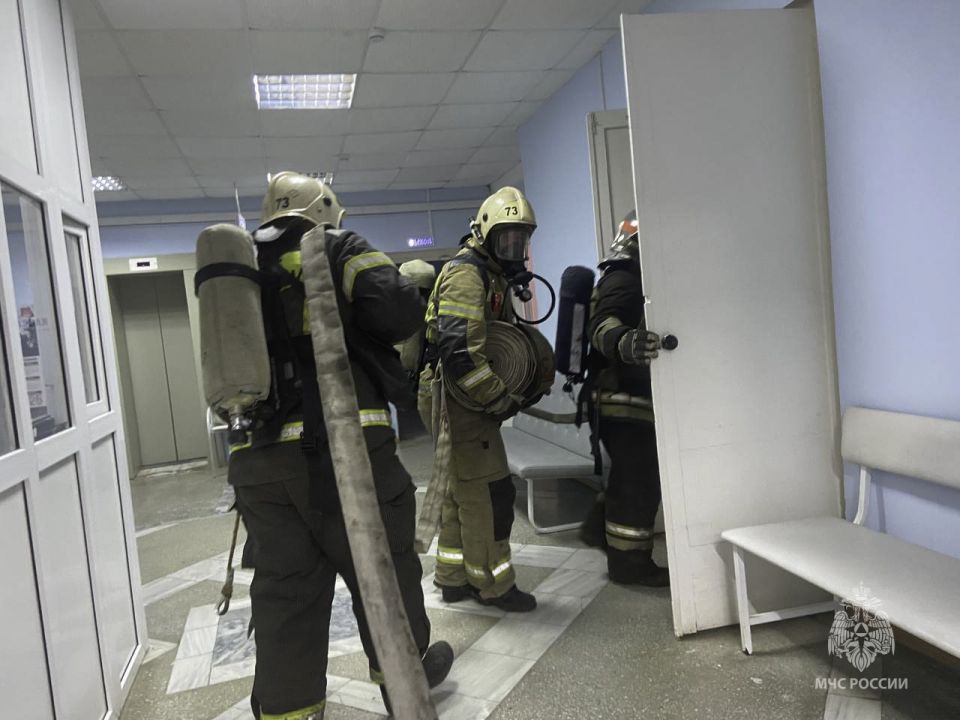 В больнице Красноуфимска потушили условный пожар В больнице Красноуфимска потушили условный пожар