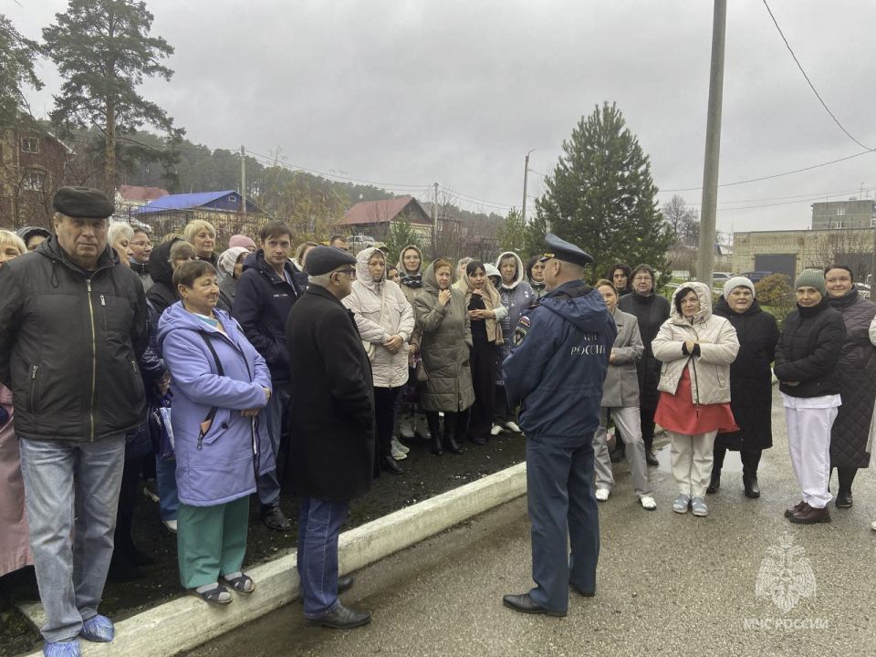 В больнице Красноуфимска потушили условный пожар В больнице Красноуфимска потушили условный пожар