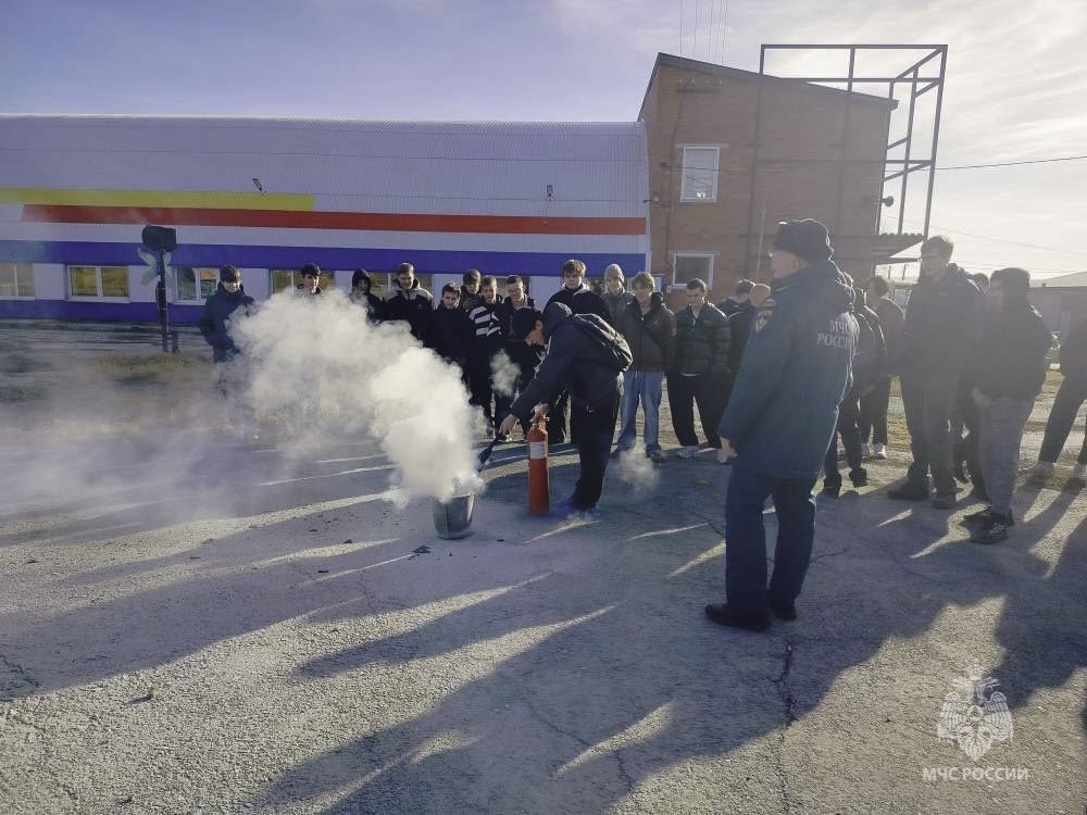 Лёд и пламя: огнеборцы провели урок безопасности для студентов
