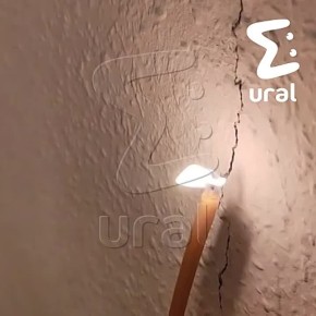 Стены строящегося дома от "АтомСтройКомплекса" пошли трещинами — из стен дует ветер