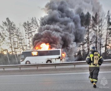 Прокуратура Тюменской области организовала проверку по факту пожара в пассажирском автобусе на 314 км федеральной автодороги Тюмень-Екатеринбург