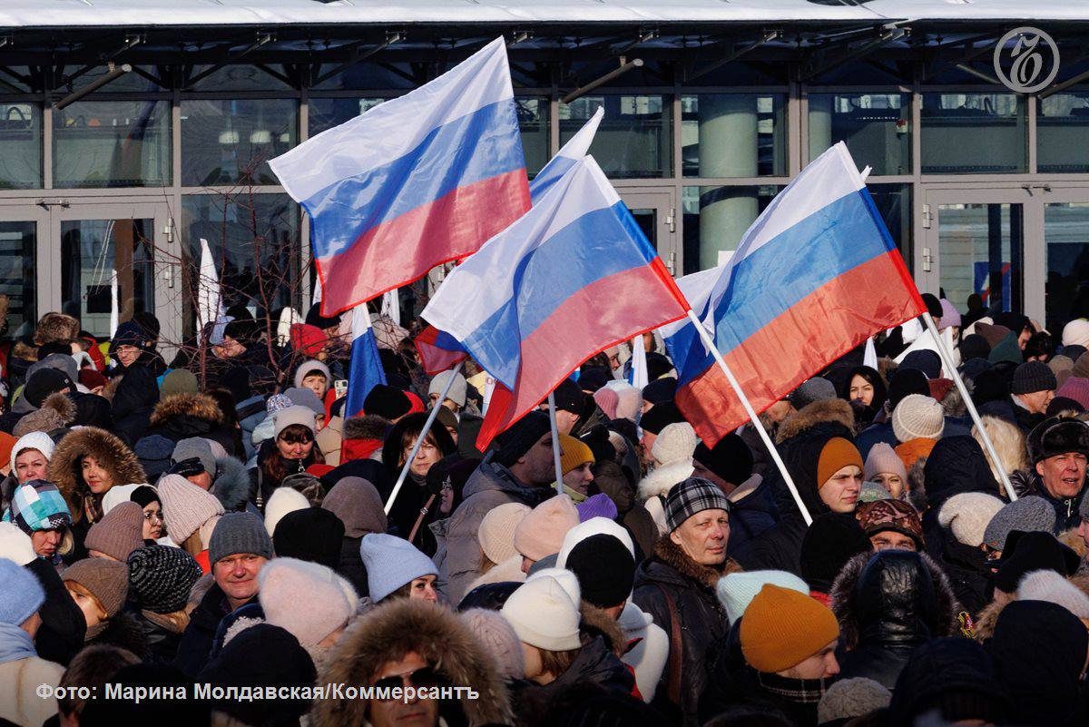 Политические партии четвертый год подряд отпразднуют День народного единства в Свердловской области без масштабных собраний и демонстраций из-за ограничений в связи с проведением специальной военной операции (СВО)