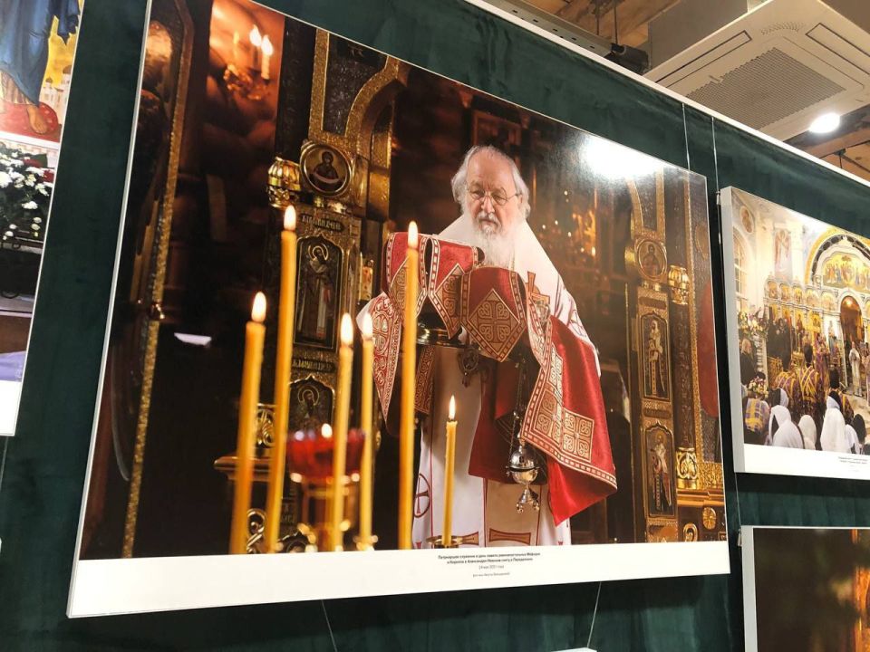 Более 300 фотографий представлены на выставке «Литургия с Патриархом» в Екатеринбурге Более 300 фотографий представлены на выставке «Литургия с Патриархом» в Екатеринбурге