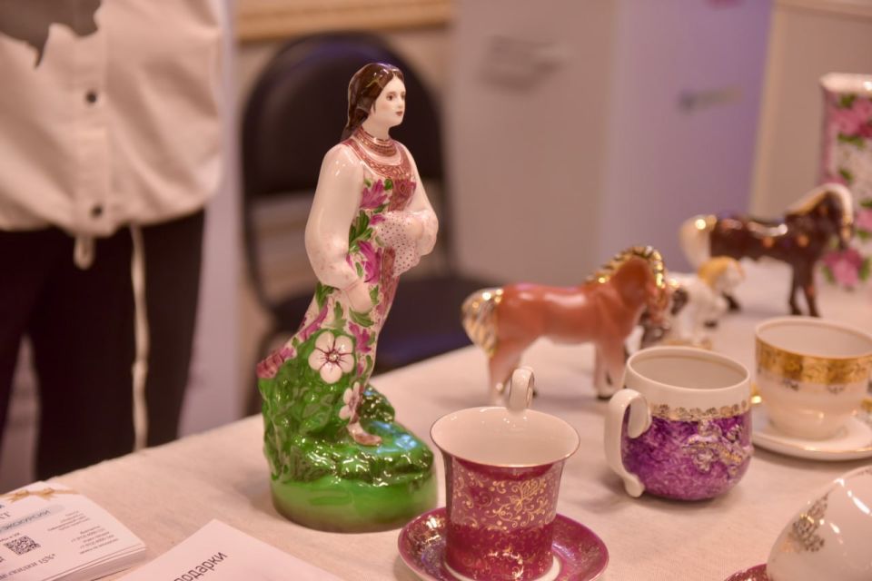 В Театре эстрады в Екатеринбурге сегодня проходит фестиваль «Народов много — Родина одна!», приуроченный ко Дню народного единства В Театре эстрады в Екатеринбурге сегодня проходит фестиваль «Народов много — Родина одна!», приуроченный ко Дню народного единства