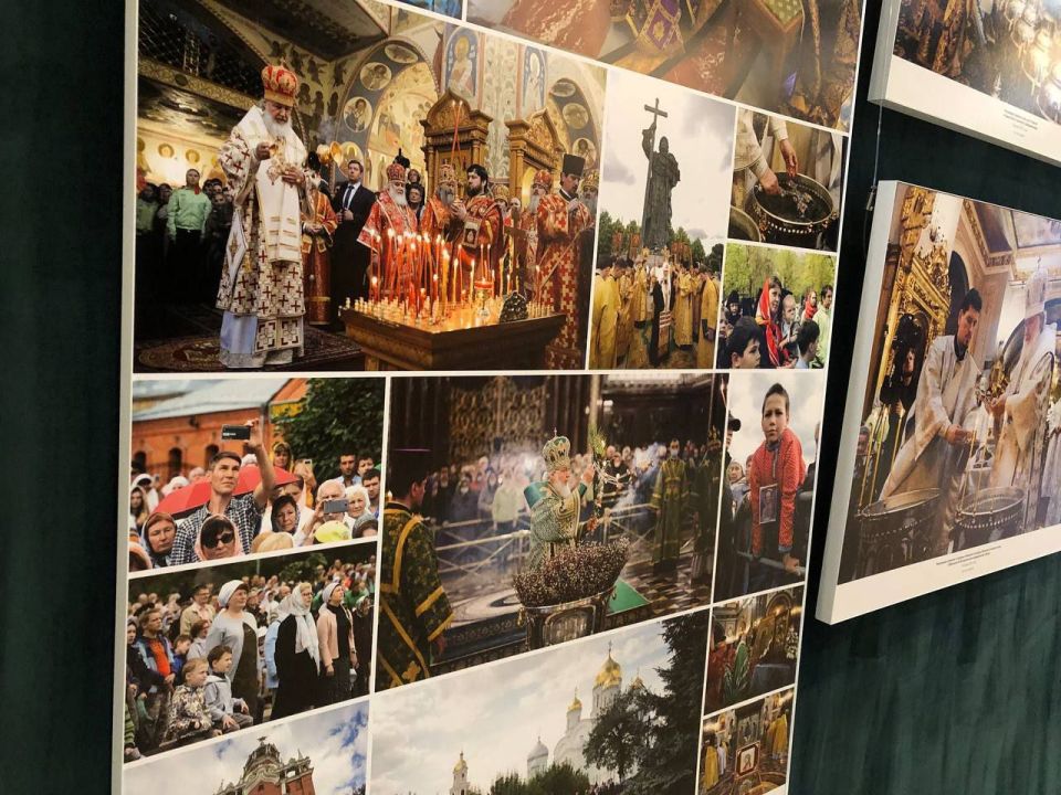Более 300 фотографий представлены на выставке «Литургия с Патриархом» в Екатеринбурге Более 300 фотографий представлены на выставке «Литургия с Патриархом» в Екатеринбурге