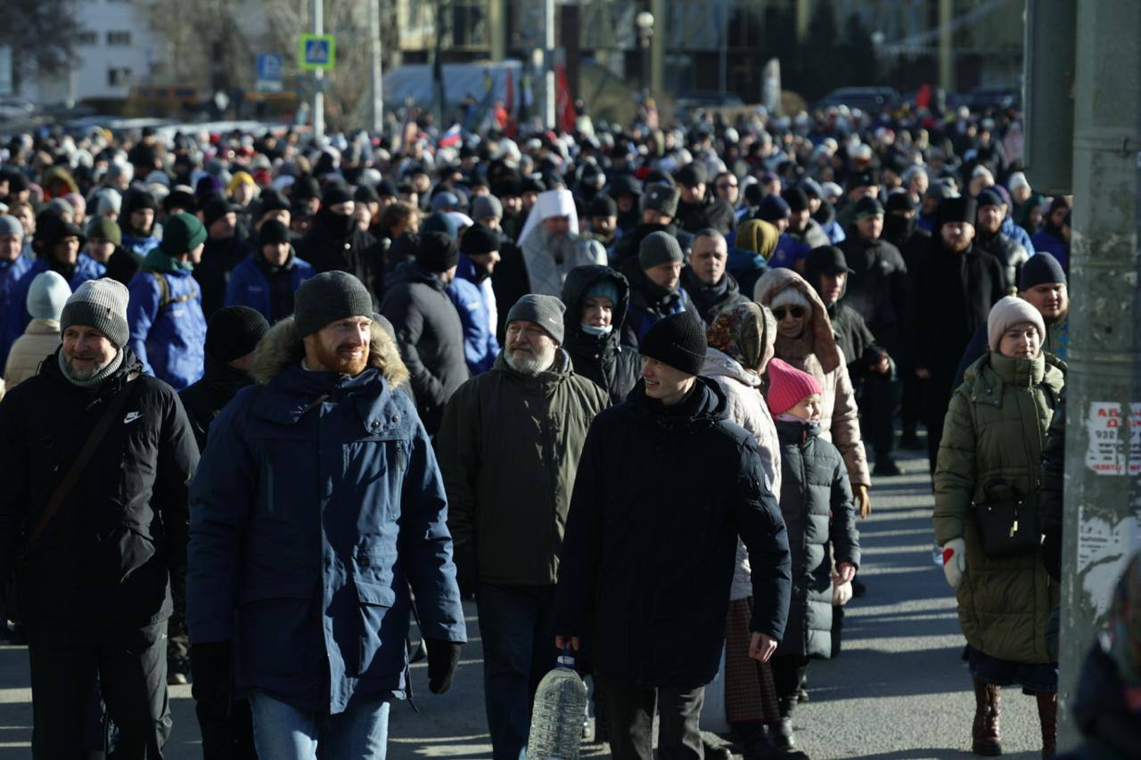 Более 4,5 тыс. уральцев приняли участие в Божественной литургии и общегородском крестном ходе в Екатеринбурге Более 4,5 тыс. уральцев приняли участие в Божественной литургии и общегородском крестном ходе в Екатеринбурге