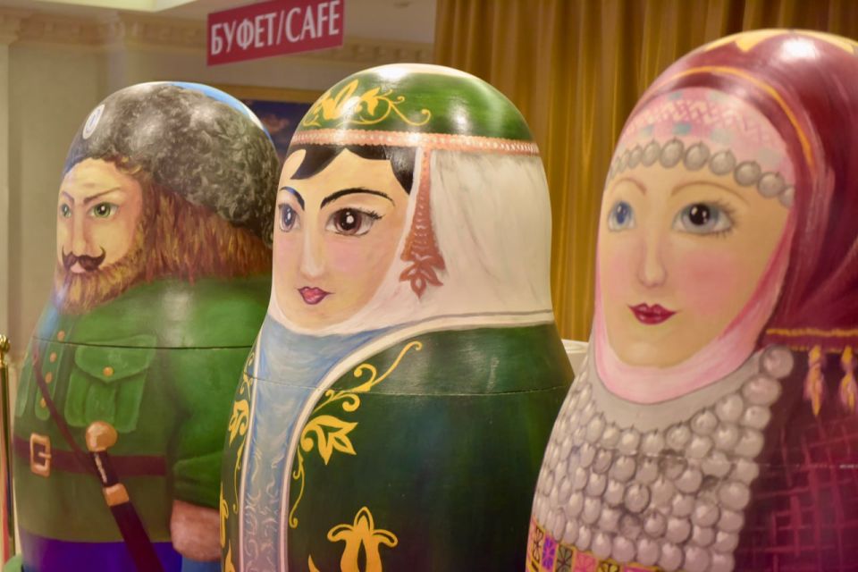 В Театре эстрады в Екатеринбурге сегодня проходит фестиваль «Народов много — Родина одна!», приуроченный ко Дню народного единства В Театре эстрады в Екатеринбурге сегодня проходит фестиваль «Народов много — Родина одна!», приуроченный ко Дню народного единства