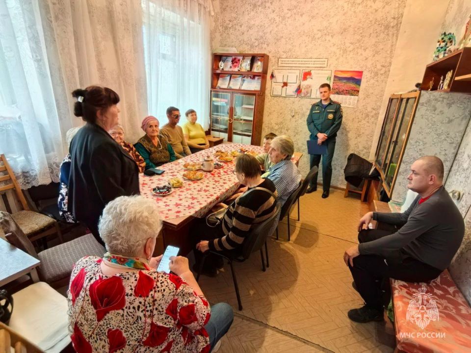 Безопасность для всех!. В Артемовской местной организации «Всероссийского общества слепых» прошло важное мероприятие по безопасности, организованное сотрудниками 54 пожарно-спасательного отряда На встрече, в которой приняли... Безопасность для всех!. В Артемовской местной организации «Всероссийского общества слепых» прошло важное мероприятие по безопасности, организованное сотрудниками 54 пожарно-спасательного отряда На встрече, в которой приняли...