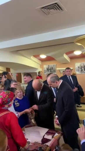 Фестиваль «Народов много — Родина одна!» посетили губернатор Свердловской области Денис Паслер, полномочный представитель Президента России в УрФО Артем Жога и и. о. министра культуры региона Светлана Учайкина