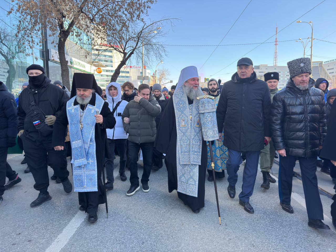 Более 4,5 тыс. уральцев приняли участие в Божественной литургии и общегородском крестном ходе в Екатеринбурге