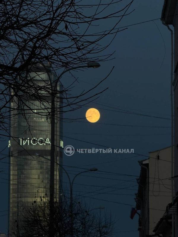 Небесный диско-шар: спутник Земли готовится к суперлунию Небесный диско-шар: спутник Земли готовится к суперлунию