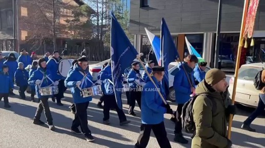 Праздничный крестный ход собрал сотни екатеринбуржцев в центре города