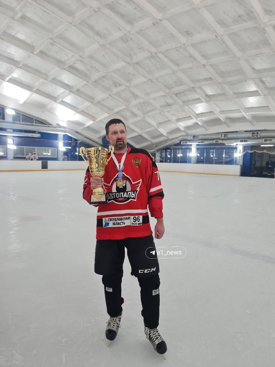 В Екатеринбурге хоккеист умер прямо во время игры