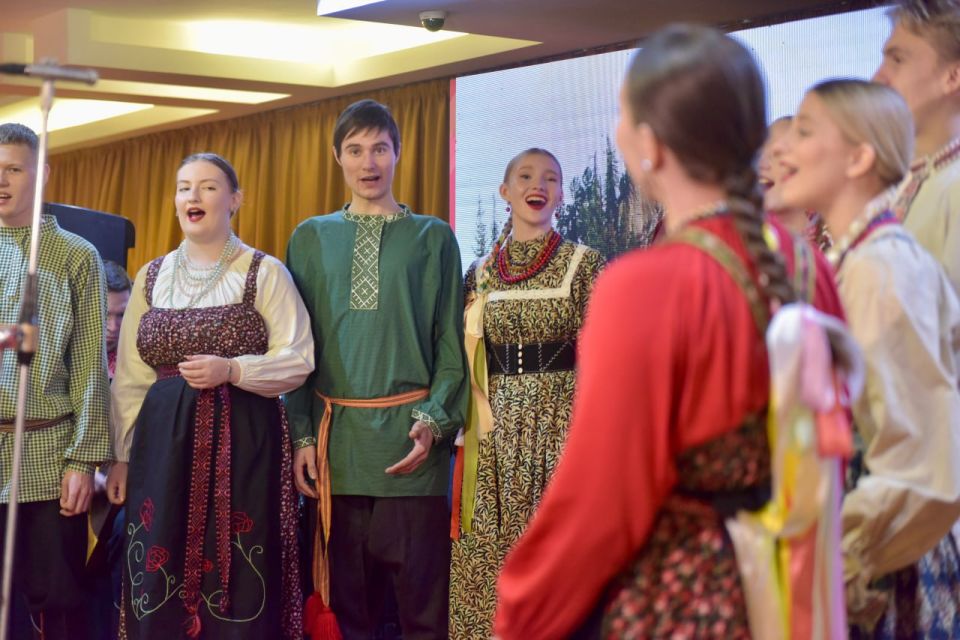 В Театре эстрады в Екатеринбурге сегодня проходит фестиваль «Народов много — Родина одна!», приуроченный ко Дню народного единства В Театре эстрады в Екатеринбурге сегодня проходит фестиваль «Народов много — Родина одна!», приуроченный ко Дню народного единства