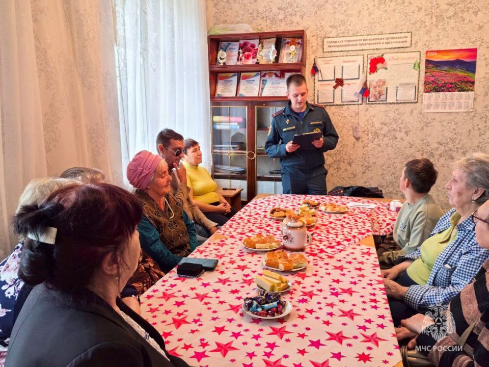 Безопасность для всех!. В Артемовской местной организации «Всероссийского общества слепых» прошло важное мероприятие по безопасности, организованное сотрудниками 54 пожарно-спасательного отряда На встрече, в которой приняли... Безопасность для всех!. В Артемовской местной организации «Всероссийского общества слепых» прошло важное мероприятие по безопасности, организованное сотрудниками 54 пожарно-спасательного отряда На встрече, в которой приняли...