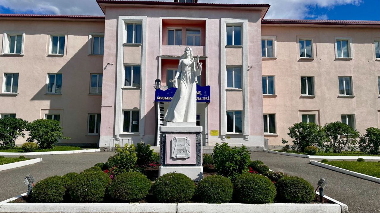 В Краснотурьинске наградили победителей городских конкурсов на лучшую клумбу и самый уютный двор В Краснотурьинске наградили победителей городских конкурсов на лучшую клумбу и самый уютный двор