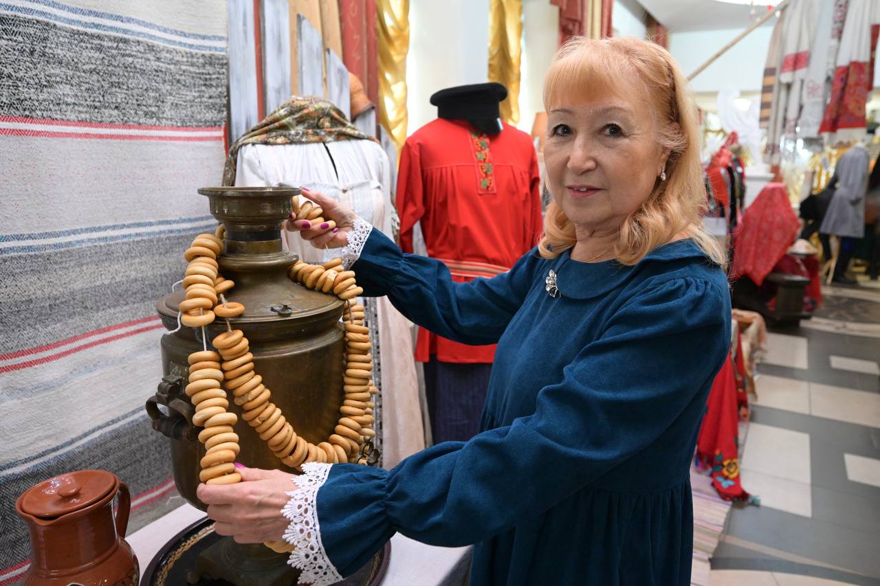 Денис Паслер вместе с сотнями уральцев принял участие в праздновании Дня народного единства Денис Паслер вместе с сотнями уральцев принял участие в праздновании Дня народного единства