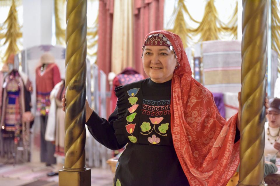 В Театре эстрады в Екатеринбурге сегодня проходит фестиваль «Народов много — Родина одна!», приуроченный ко Дню народного единства