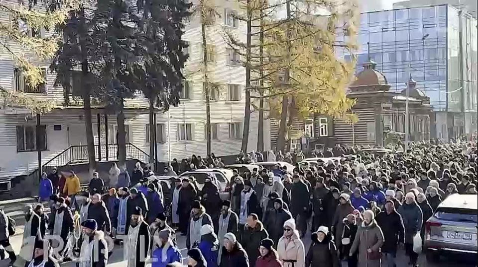   :  4                   !