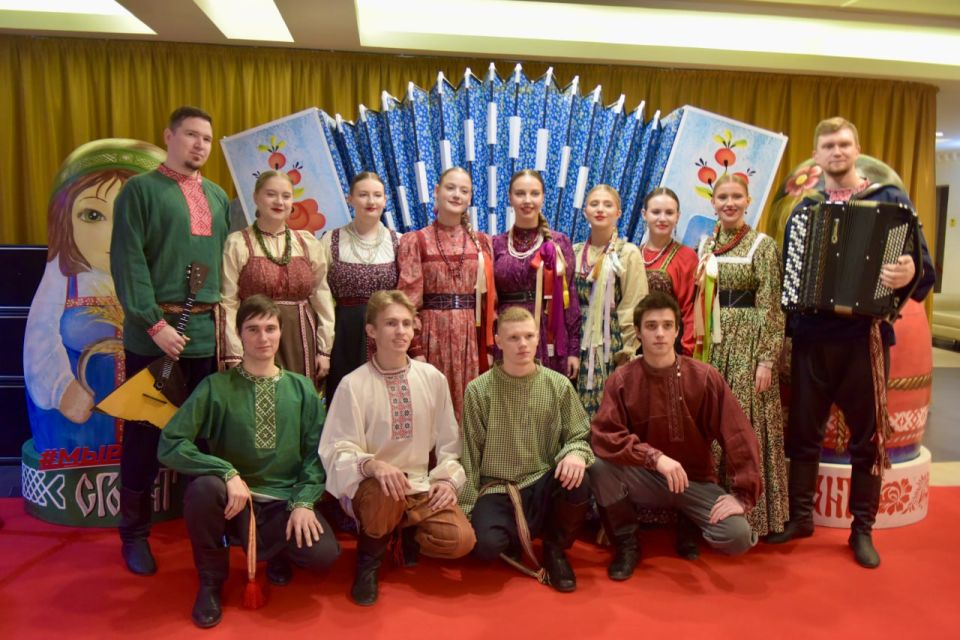 В Театре эстрады в Екатеринбурге сегодня проходит фестиваль «Народов много — Родина одна!», приуроченный ко Дню народного единства В Театре эстрады в Екатеринбурге сегодня проходит фестиваль «Народов много — Родина одна!», приуроченный ко Дню народного единства