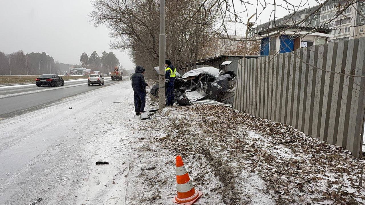 Серьезная авария сегодня произошла и на Объездной дороге в Екатеринбурге Серьезная авария сегодня произошла и на Объездной дороге в Екатеринбурге