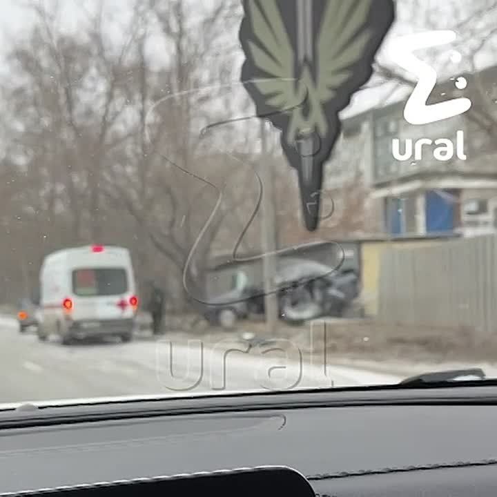 Снежный апокалипсис в Екатеринбурге — пробки, гололёд, аварии и переполненные автобусы