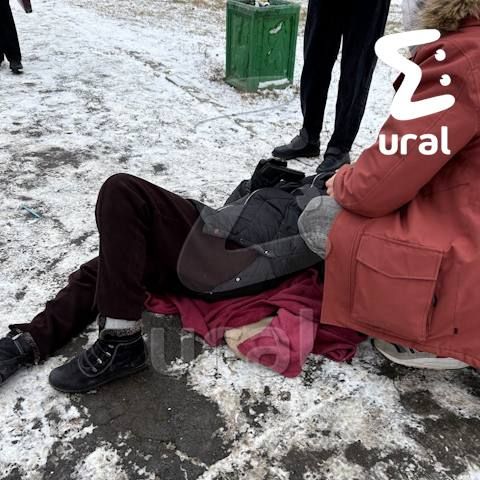 Ещё одна женщина сломала ногу на льду, когда каталась гуляла по Екатеринбургу