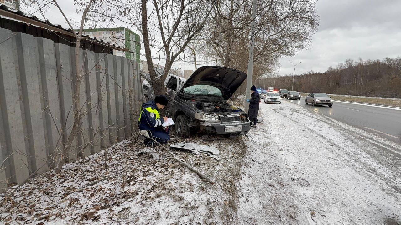 Серьезная авария сегодня произошла и на Объездной дороге в Екатеринбурге Серьезная авария сегодня произошла и на Объездной дороге в Екатеринбурге
