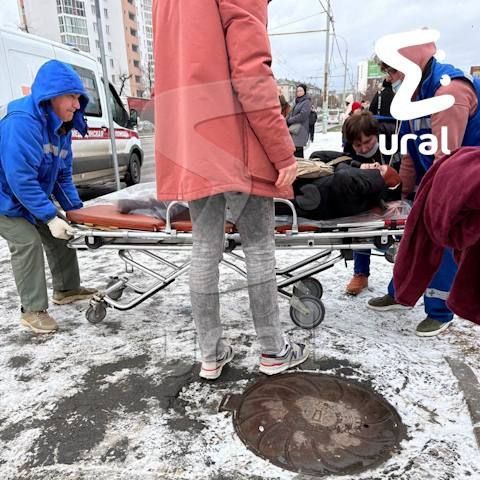 В Екатеринбурге пенсионерка сломала ногу из-за гололеда В Екатеринбурге пенсионерка сломала ногу из-за гололеда