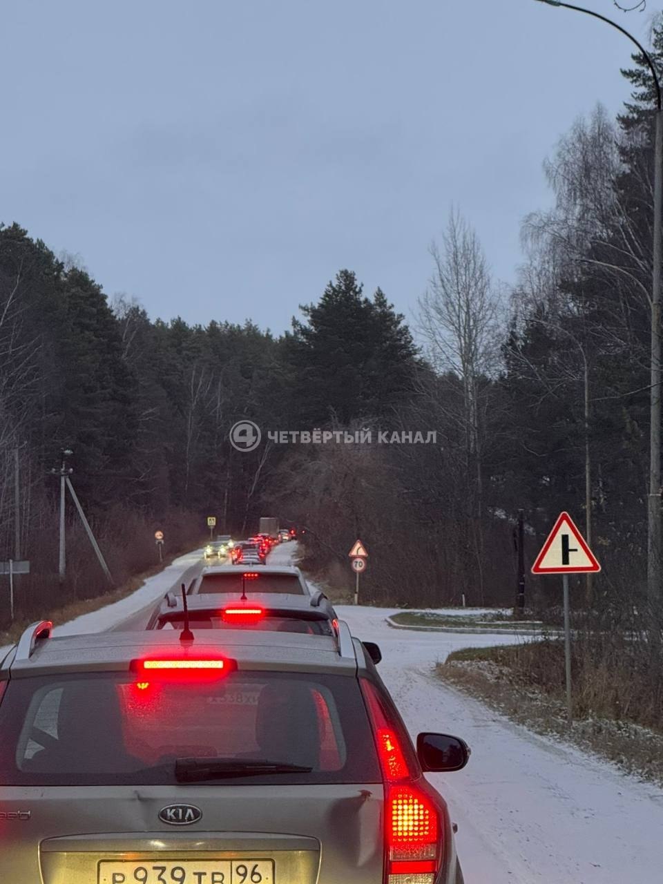 В каток превратились дороги Екатеринбурга сегодня В каток превратились дороги Екатеринбурга сегодня