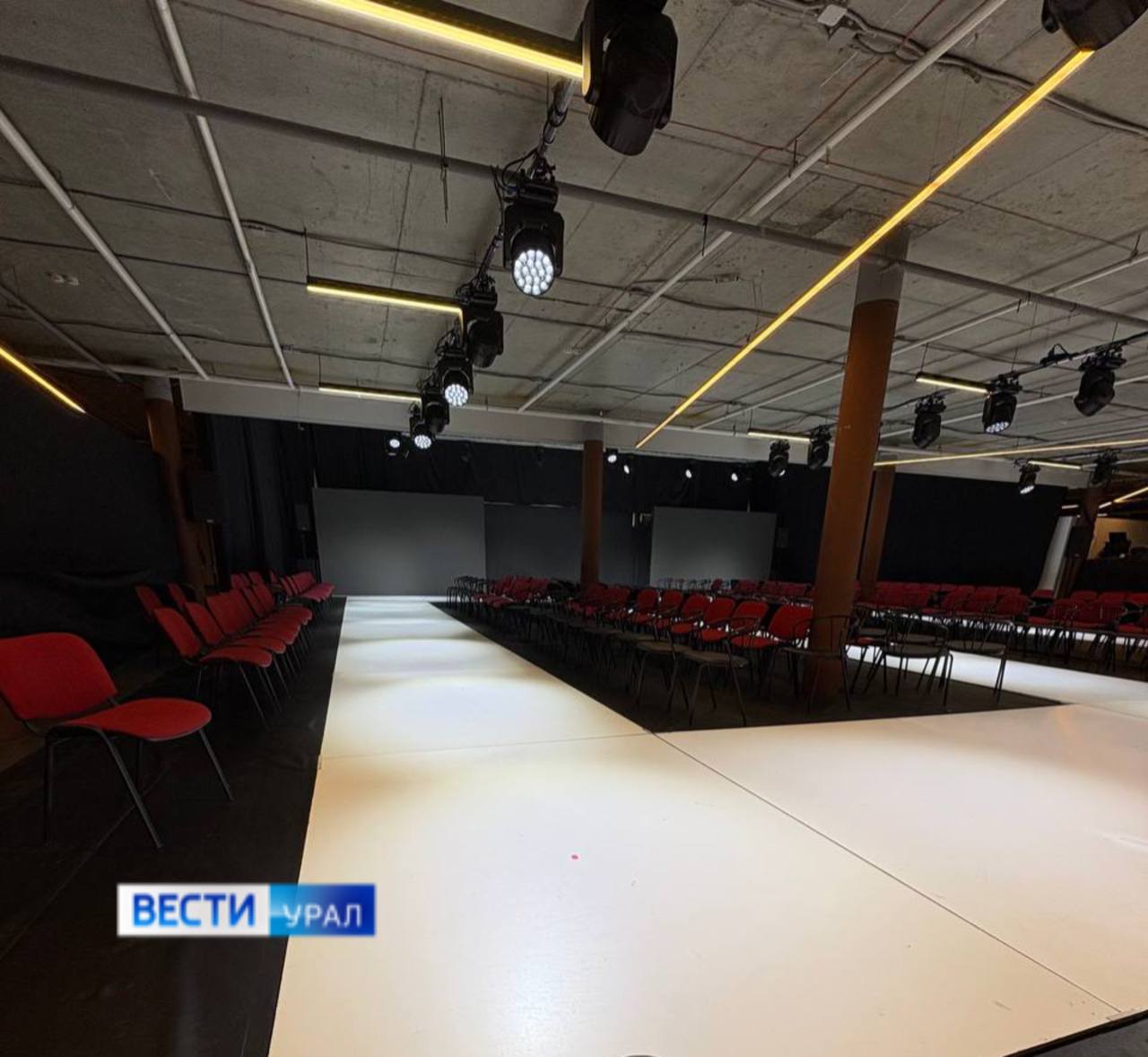 Вместе с дизайнерами, представителями брендов и организаторами Недели моды в Екатеринбурге корреспондент Елизавета Ченцова участвоваала в обсуждении модных трендов и коллекций