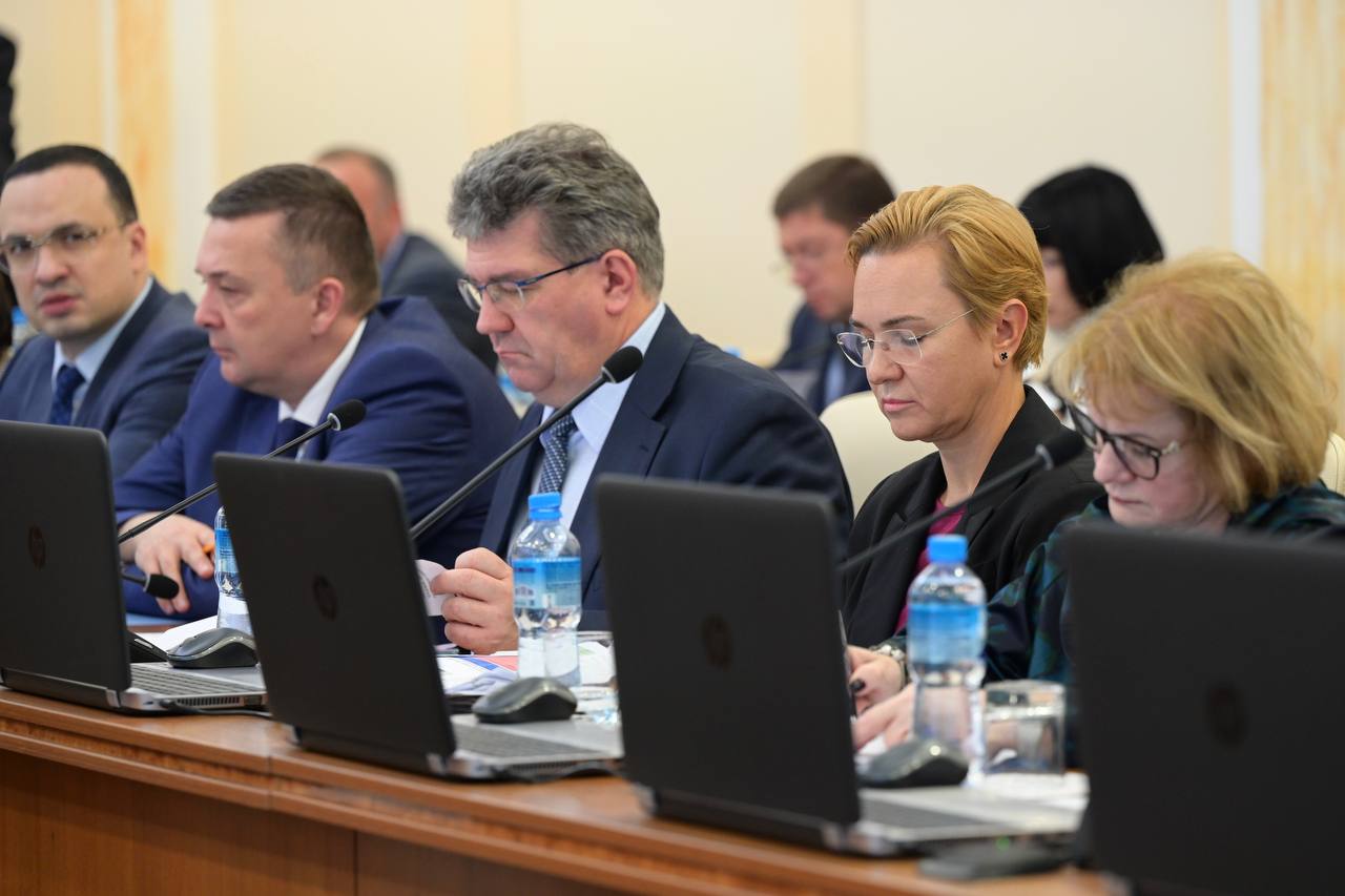 Денис Паслер рассмотрел на заседании правительства важные для уральцев вопросы Денис Паслер рассмотрел на заседании правительства важные для уральцев вопросы