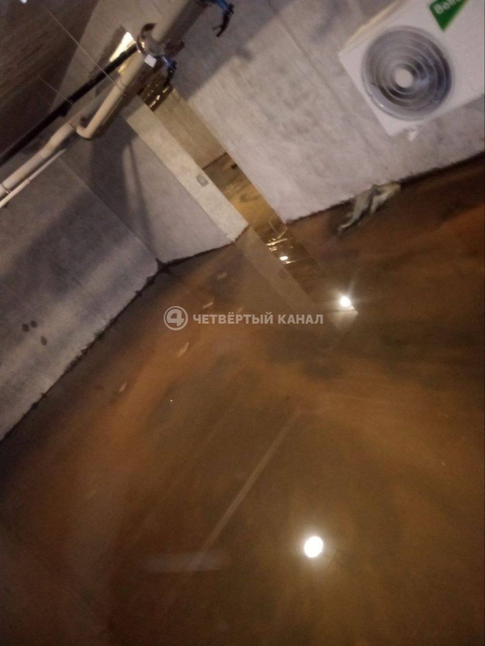 В квартирах пахнет канализацией: от постоянных прорывов насосной станции страдают жильцы многоэтажки в Академическом районе В квартирах пахнет канализацией: от постоянных прорывов насосной станции страдают жильцы многоэтажки в Академическом районе