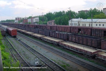 Погрузка на Свердловской железной дороге (СвЖД) в октябре составила 10,7 млн тонн, что на 6,8% меньше, чем в октябре 2024 года