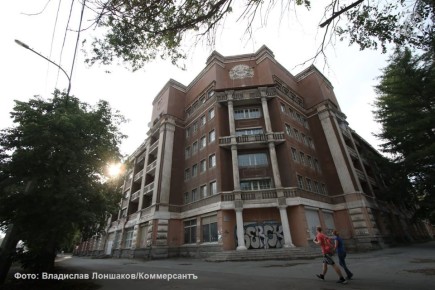 Агентство по управлению и использованию памятников истории и культуры (АУИПИК) в Екатеринбурге планирует 1 декабря расторгнуть контракт с компанией «Гранд-Мадрид», которая на условиях аренды здания гостиницы «Мадрид» за...