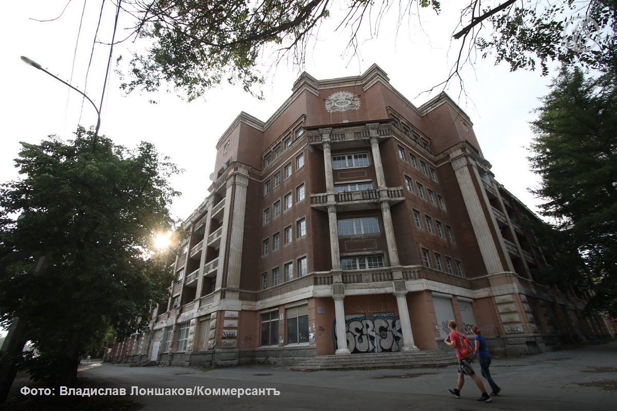 Агентство по управлению и использованию памятников истории и культуры (АУИПИК) в Екатеринбурге планирует 1 декабря расторгнуть контракт с компанией «Гранд-Мадрид», которая на условиях аренды здания гостиницы «Мадрид» за...