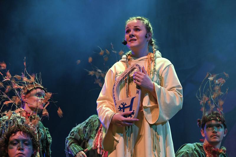 Искусство на равных: в Екатеринбурге и Новоуральске представили премьеру инклюзивного спектакля «Песня леса» Искусство на равных: в Екатеринбурге и Новоуральске представили премьеру инклюзивного спектакля «Песня леса»