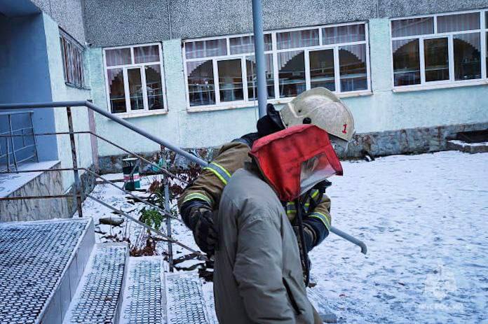 Школьные уроки прервались из-за "пожара"! Школьные уроки прервались из-за "пожара"!
