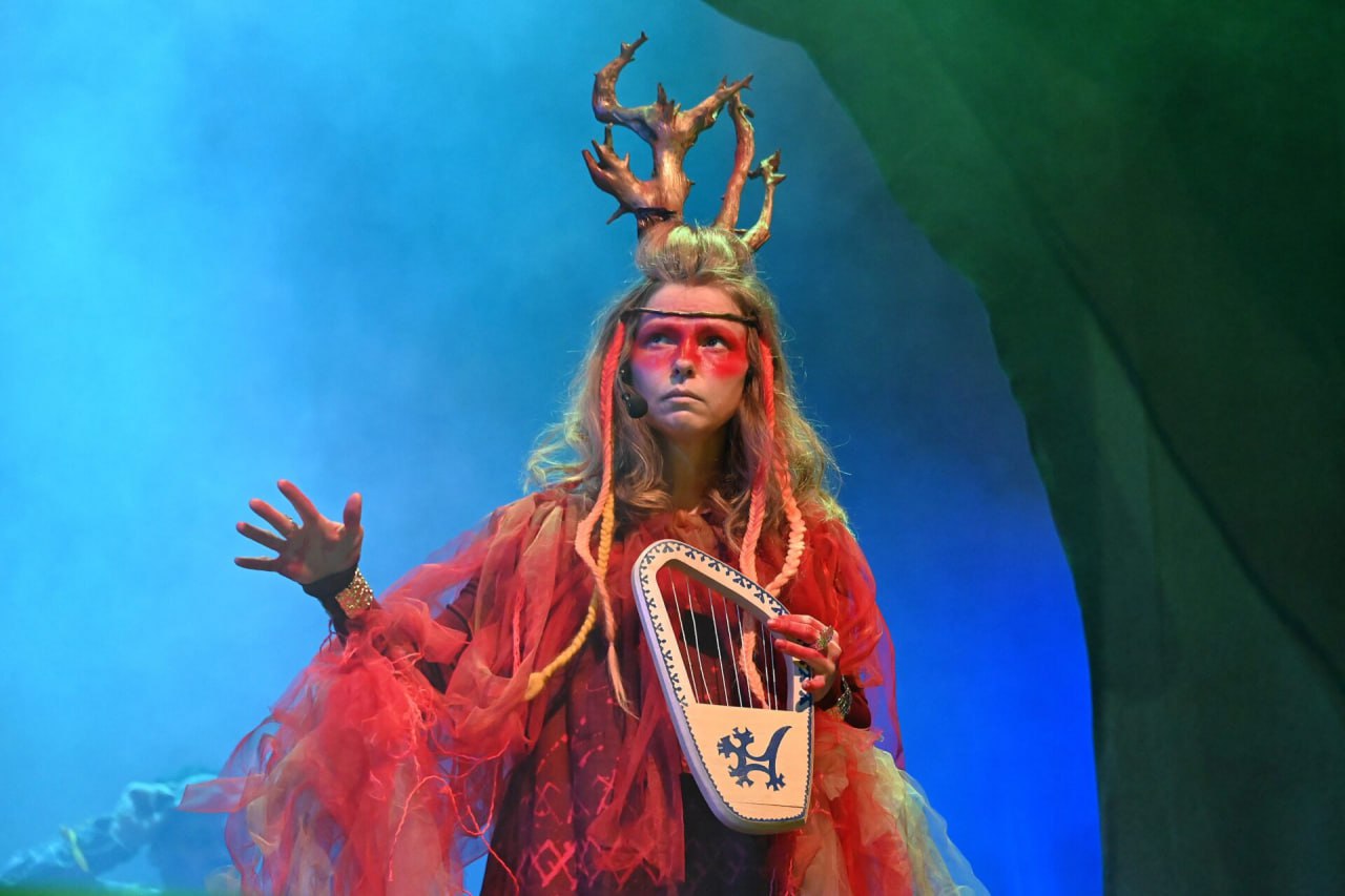 Искусство на равных: в Екатеринбурге и Новоуральске представили премьеру инклюзивного спектакля «Песня леса» Искусство на равных: в Екатеринбурге и Новоуральске представили премьеру инклюзивного спектакля «Песня леса»