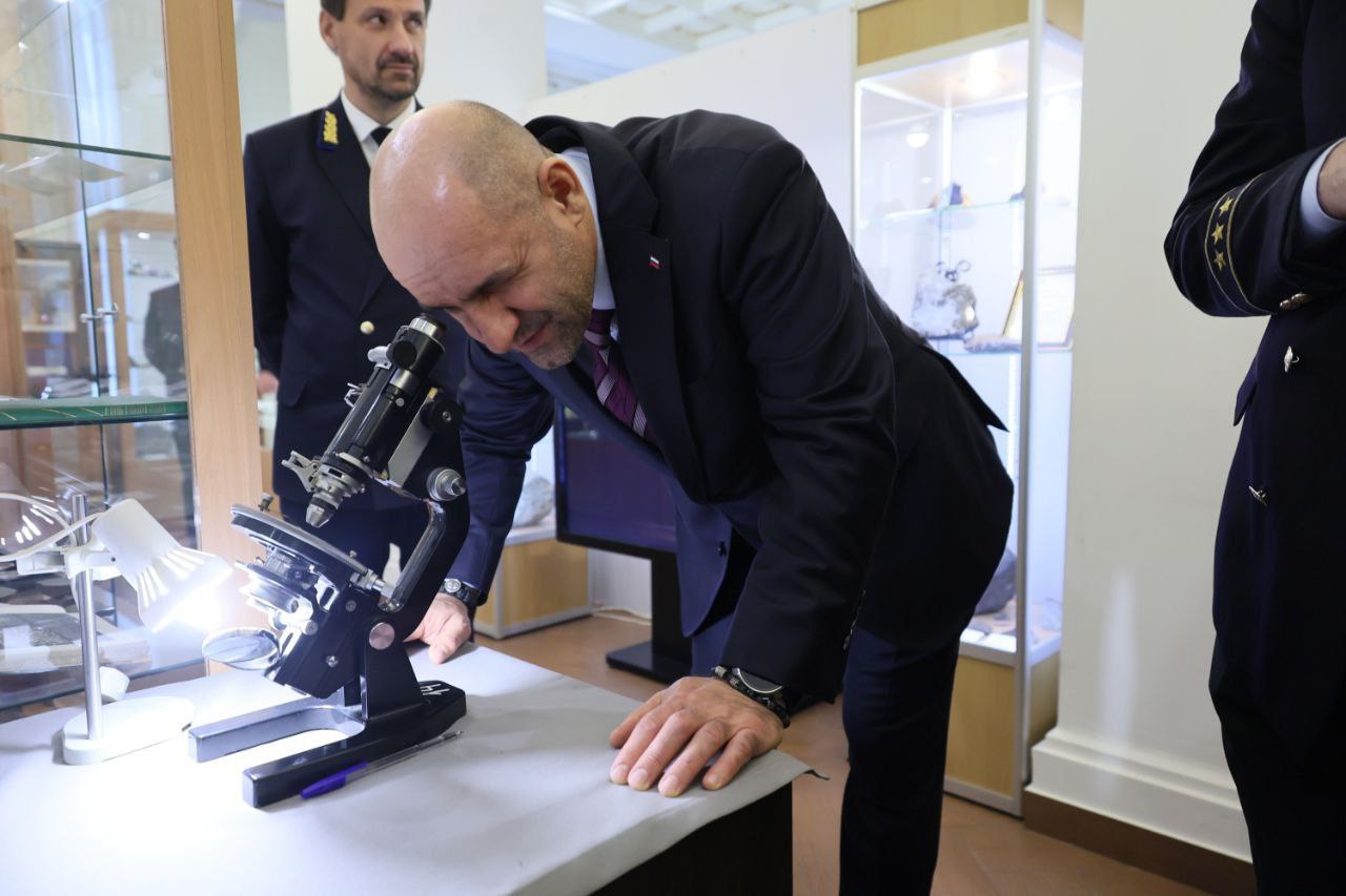 Опыт и знания горняцких школ Урала и Донбасса объединились - положено начало настоящему братству студентов Опыт и знания горняцких школ Урала и Донбасса объединились - положено начало настоящему братству студентов