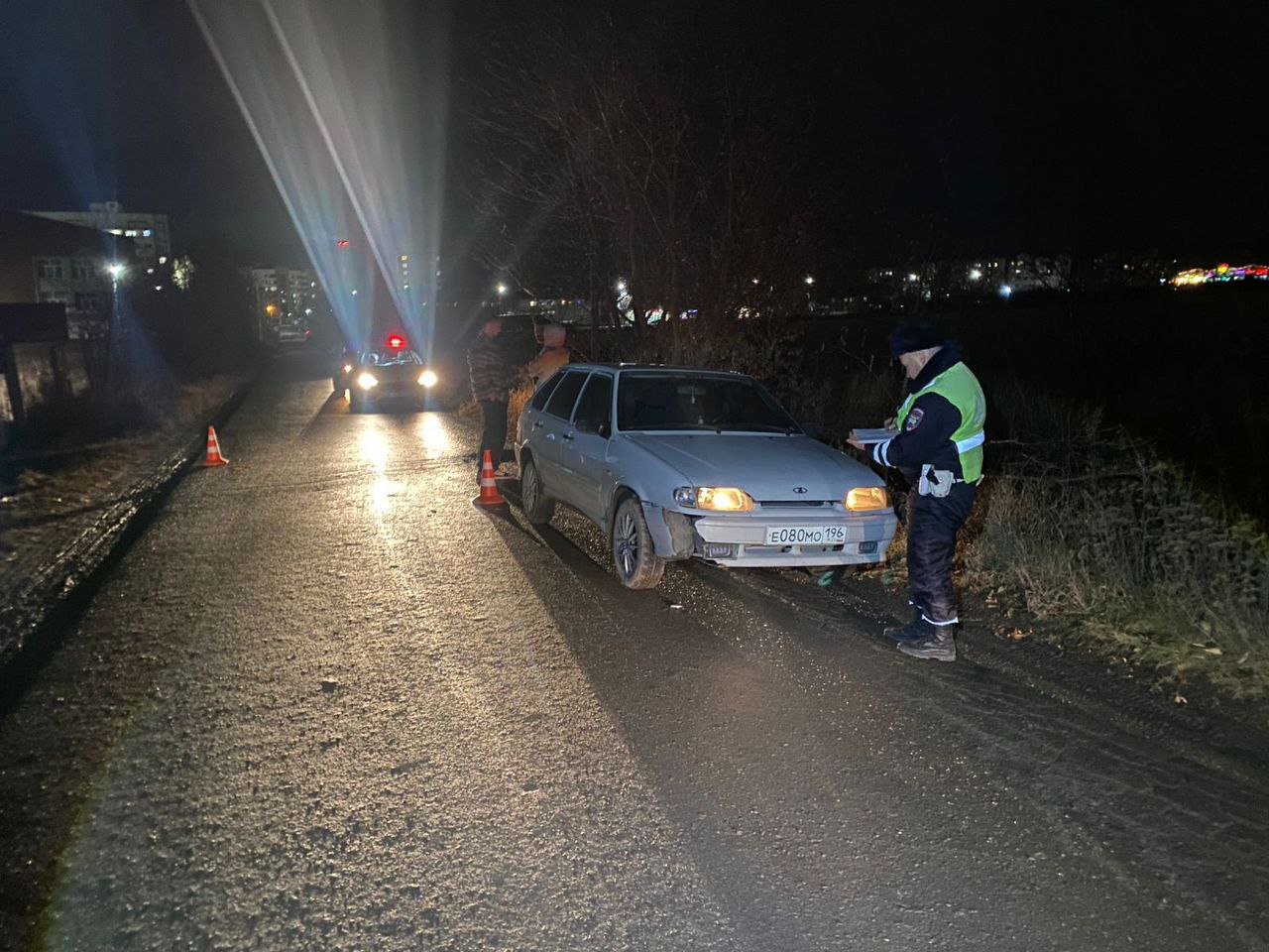 В Арамиле сотрудники Госавтоинспекции устанавливают обстоятельства ДТП с участием «молодого» водителя, в результате которого пострадал ребенок