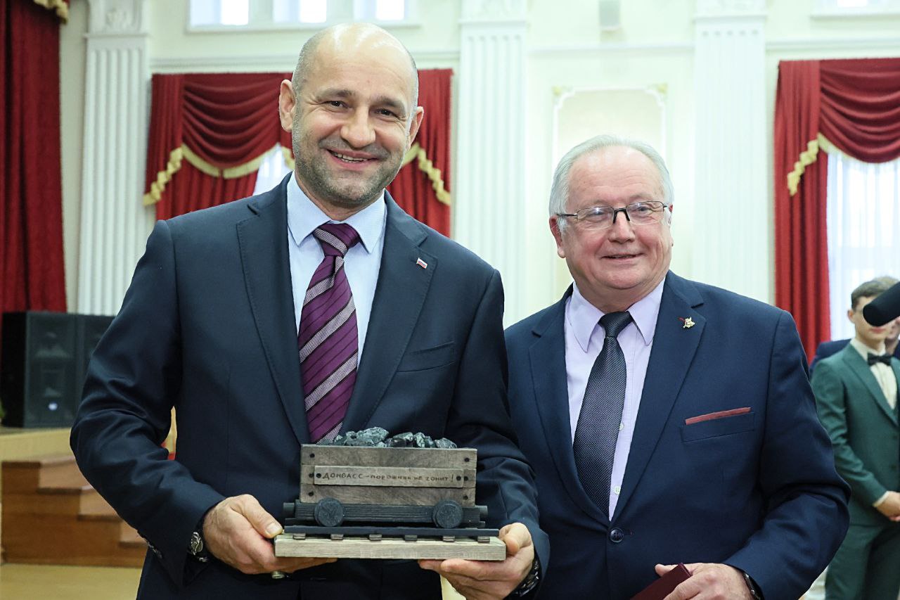 Артём Жога: Дружба Урала и Донбасса стала еще крепче Артём Жога: Дружба Урала и Донбасса стала еще крепче