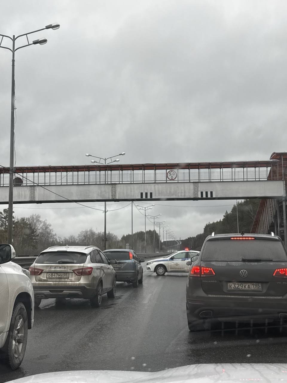 Полиция перекрыла трассу на въезде в Екатеринбург