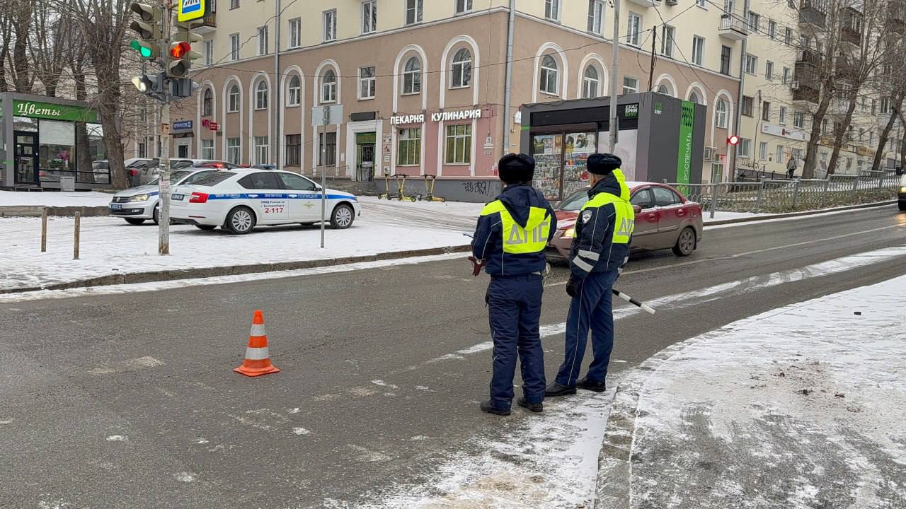 123Водителя, который сбил ребенка и скрылся, ищут полицейские в Екатеринбурге