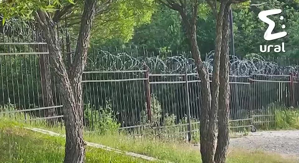 В коттеджном посёлке мэра Орлова КОЕ-КТО отжал у обычных жителей озеро — отгородил его колючей проволокой