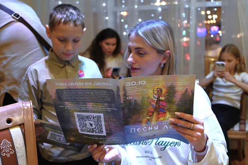 Искусство на равных: в Екатеринбурге и Новоуральске представили премьеру инклюзивного спектакля «Песня леса» Искусство на равных: в Екатеринбурге и Новоуральске представили премьеру инклюзивного спектакля «Песня леса»